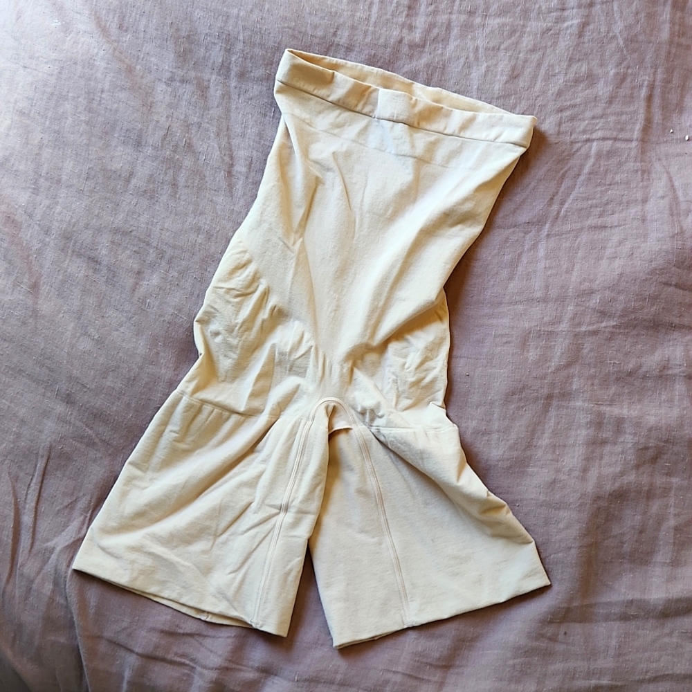 Spanx shorts, high waist beige